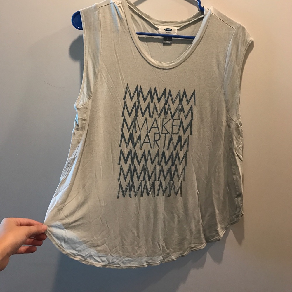 grey tank top
