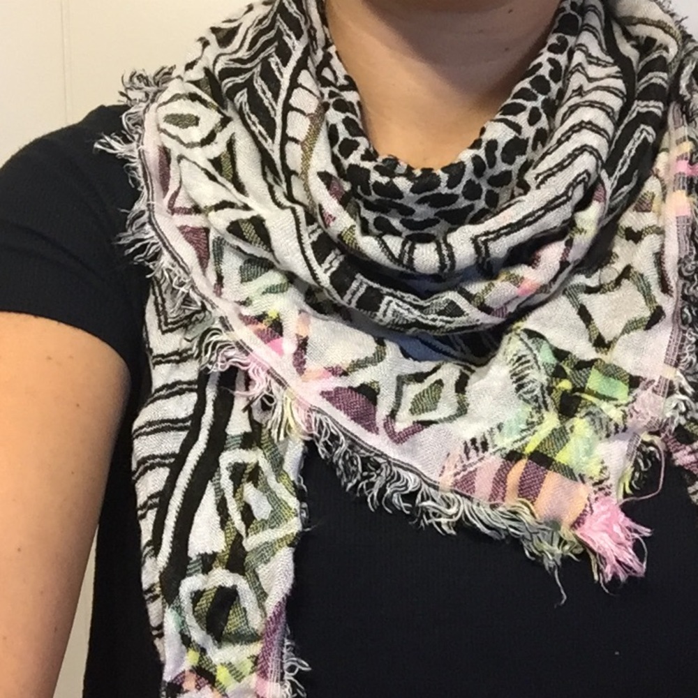 Fun pattern light weight scarf