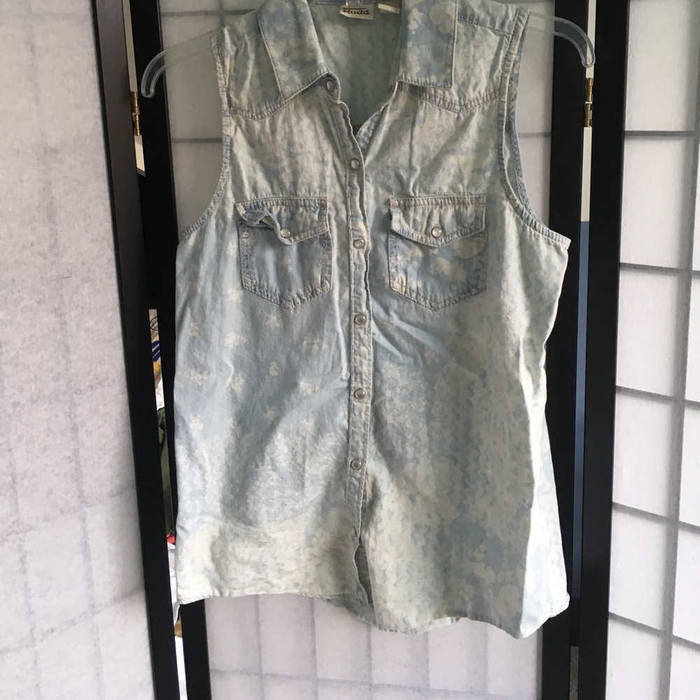 Button up collared vest