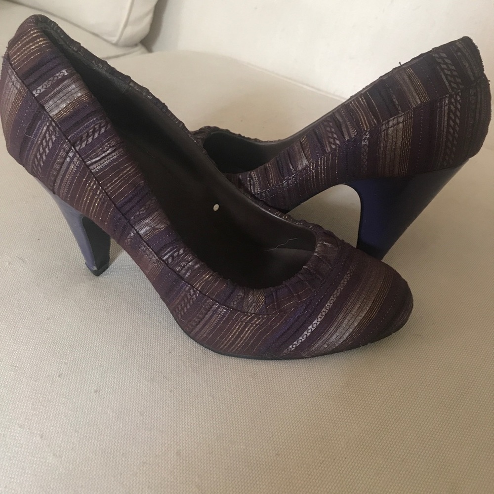 Purple and gold heels 👠