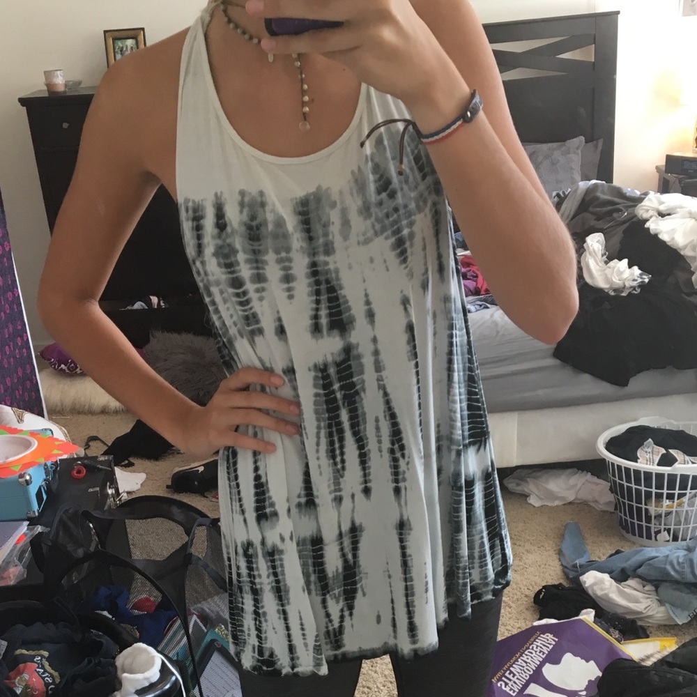 URBAN OUTFITTERS TANK