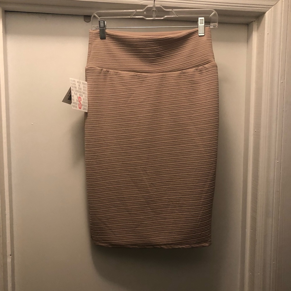 NWT lularoe Small SOLID cassie!