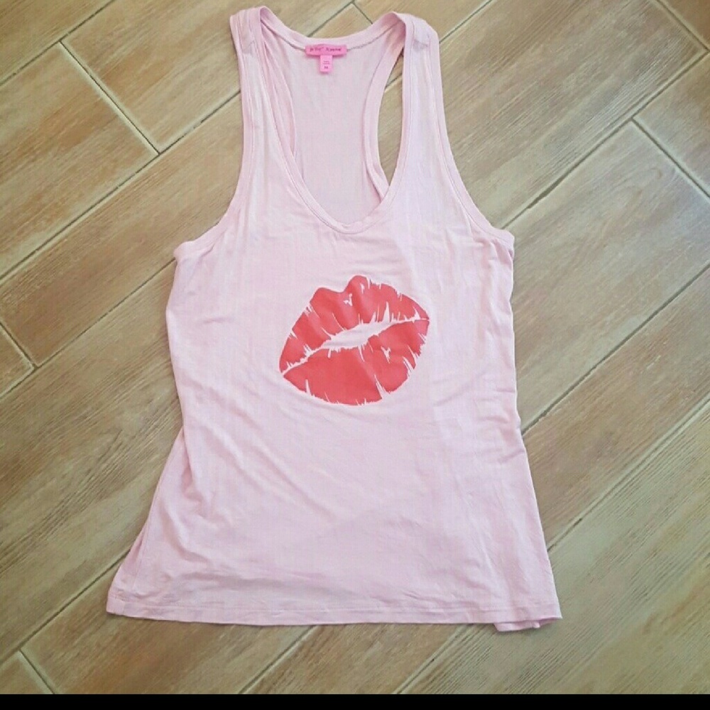 SOLD 3/$18 Betsey Johnson Kiss Top