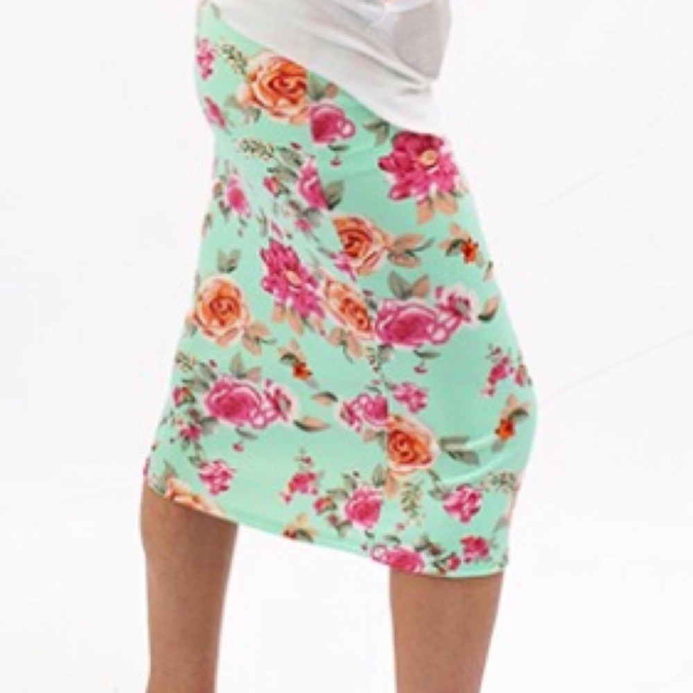 • Final Price • Floral Pencil Skirt