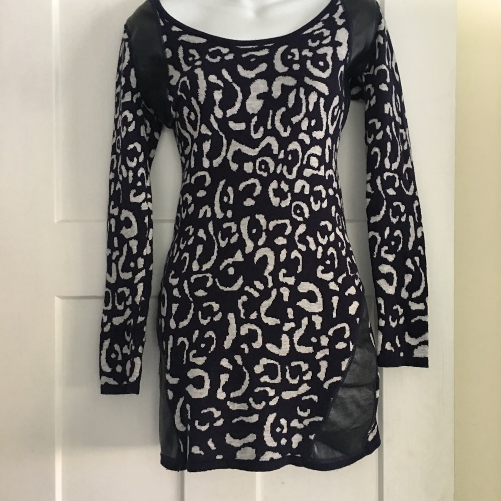 WOW COUTURE. Sweater Dress