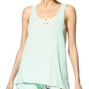 Hue Green Seamless Tank Top Medallion lace New