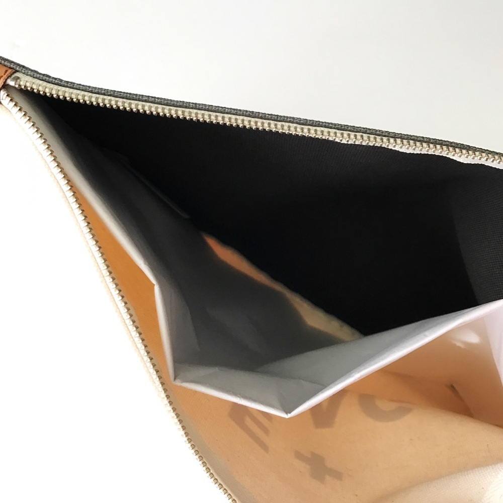 Banana Republic clutch - Picture 4 of 4