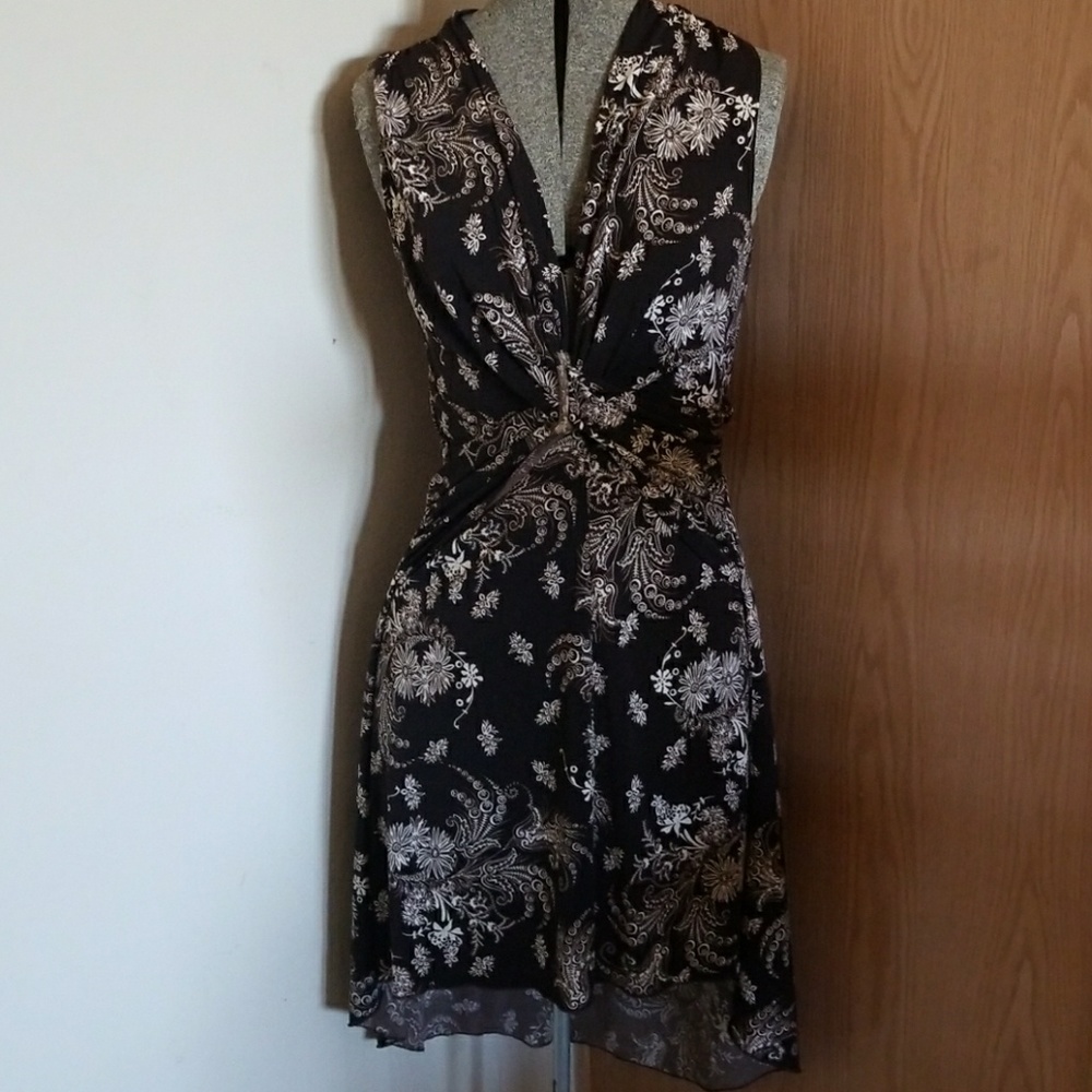 Beautiful print Dress! Form fitting!