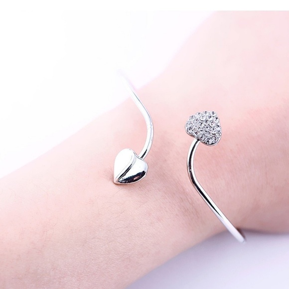 Nwt Silver Double Heart Rhinestone Bangle - Picture 7 of 7