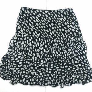 *SOLD* White House Black Market Skirt Size 0