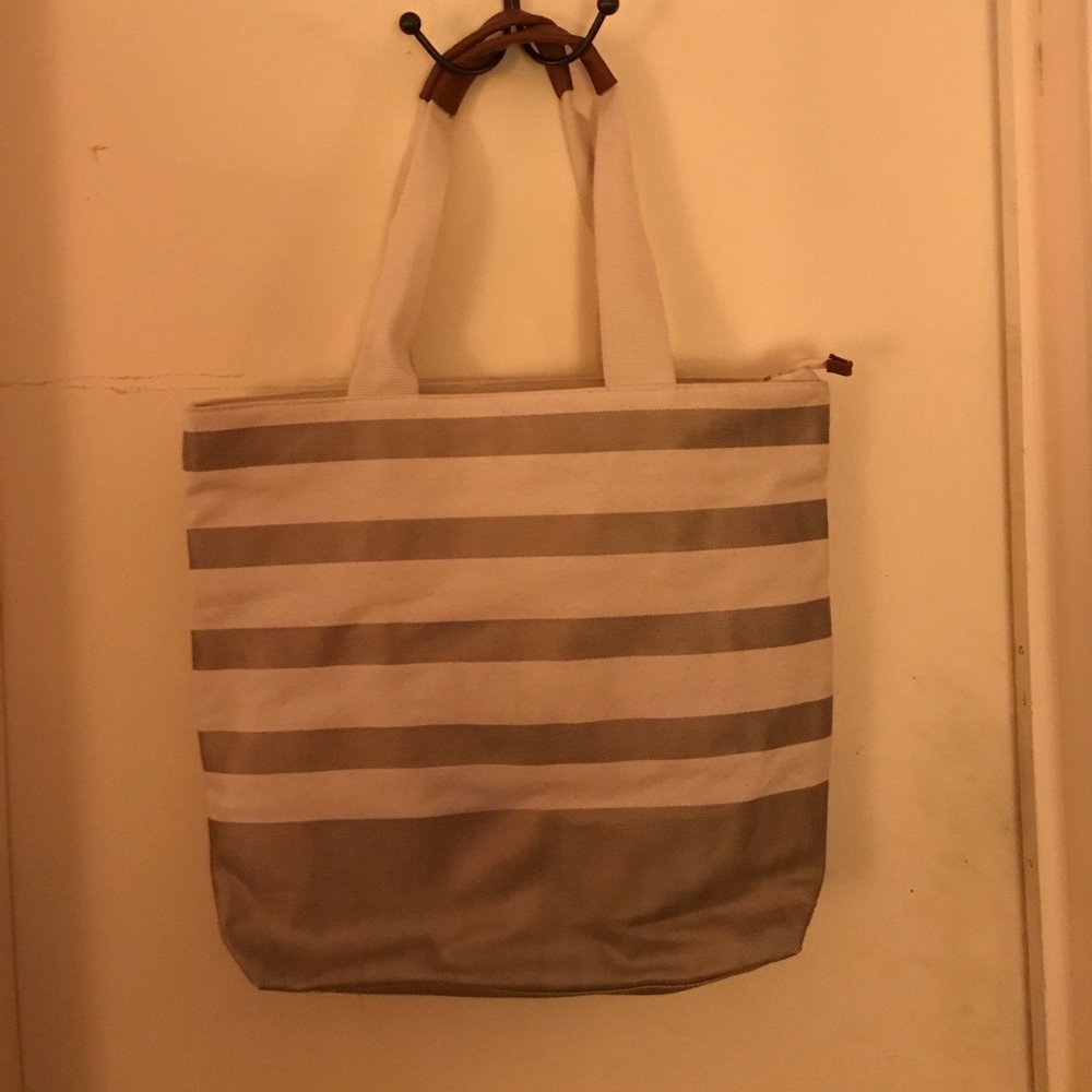 New bath & body works tote bag. Canvas material.