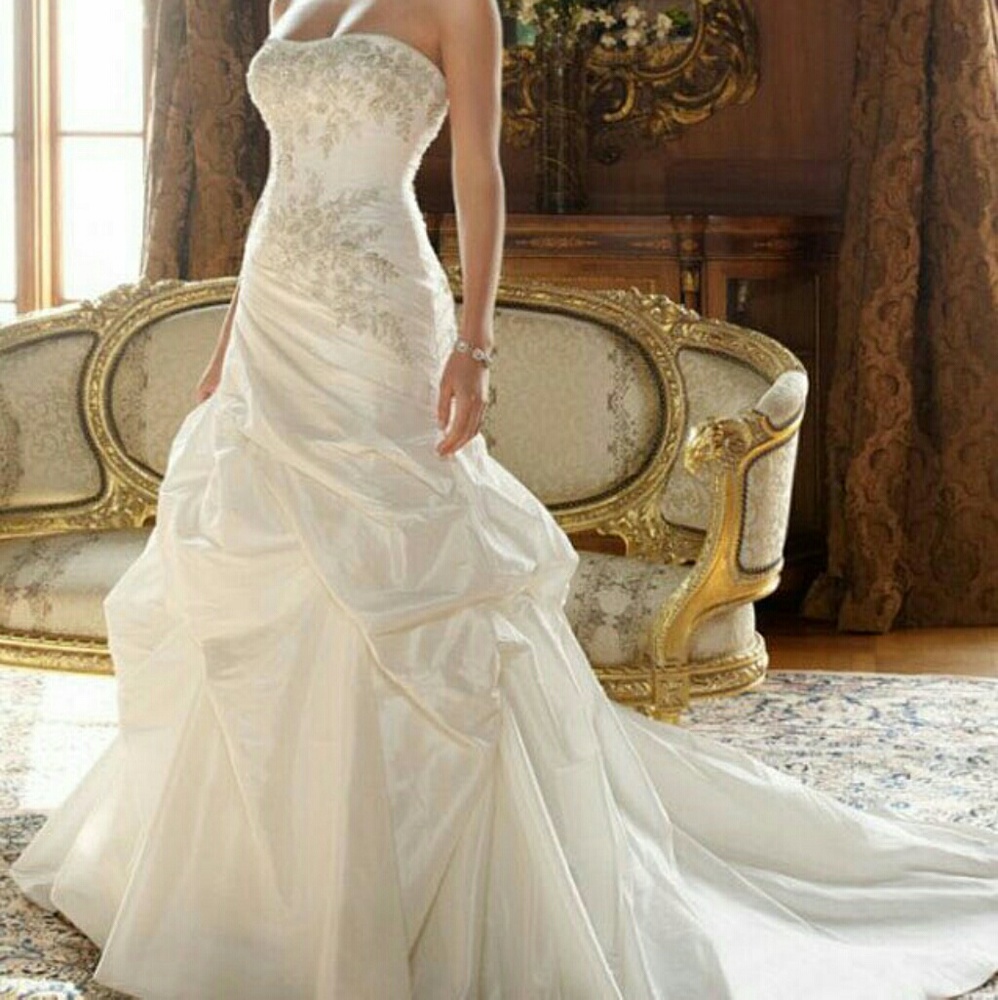 Casablanca wedding dress