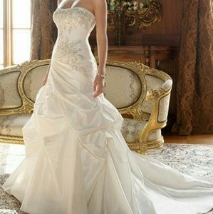 Casablanca wedding dress