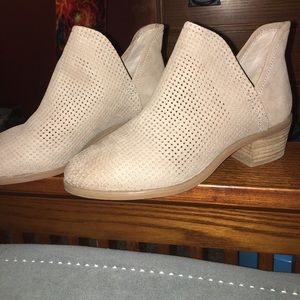 Steve Madden booties!