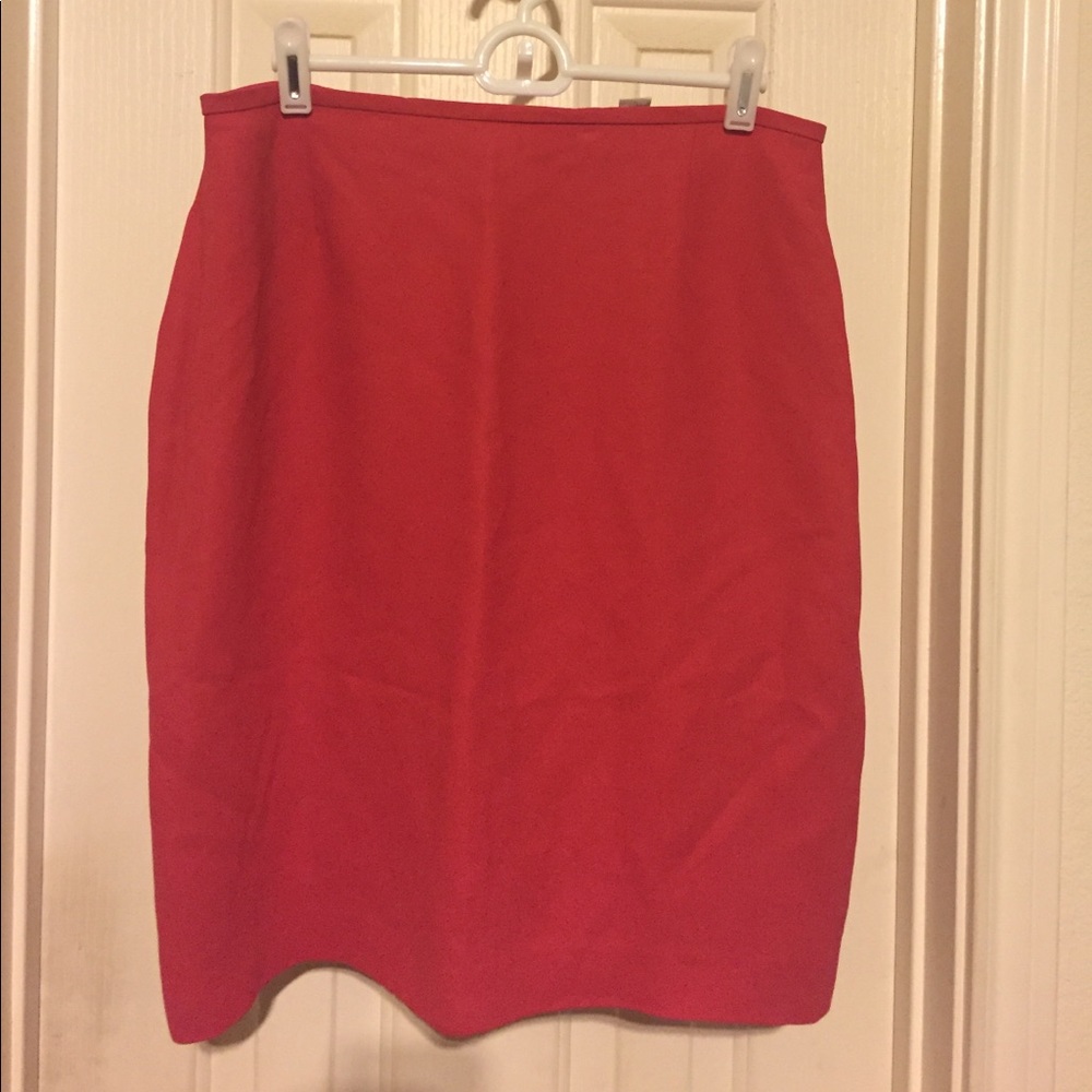 Fully lined skirt
