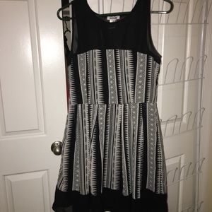Black and white sleeveless dress