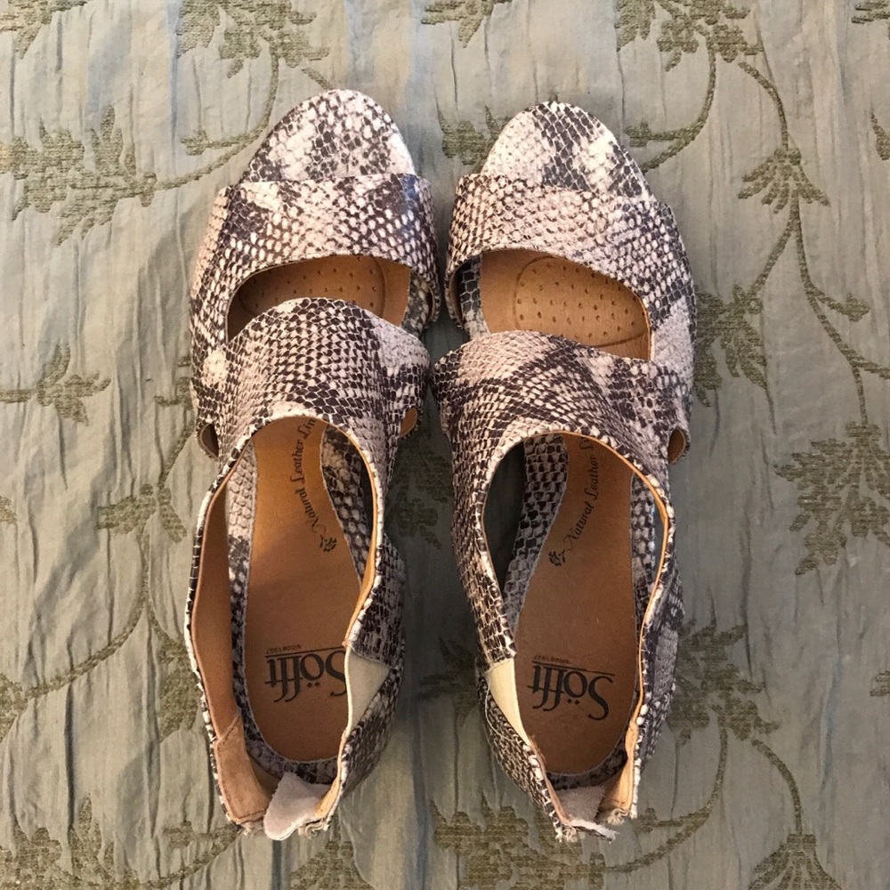 Sofft (black and tan)m snakeskin )