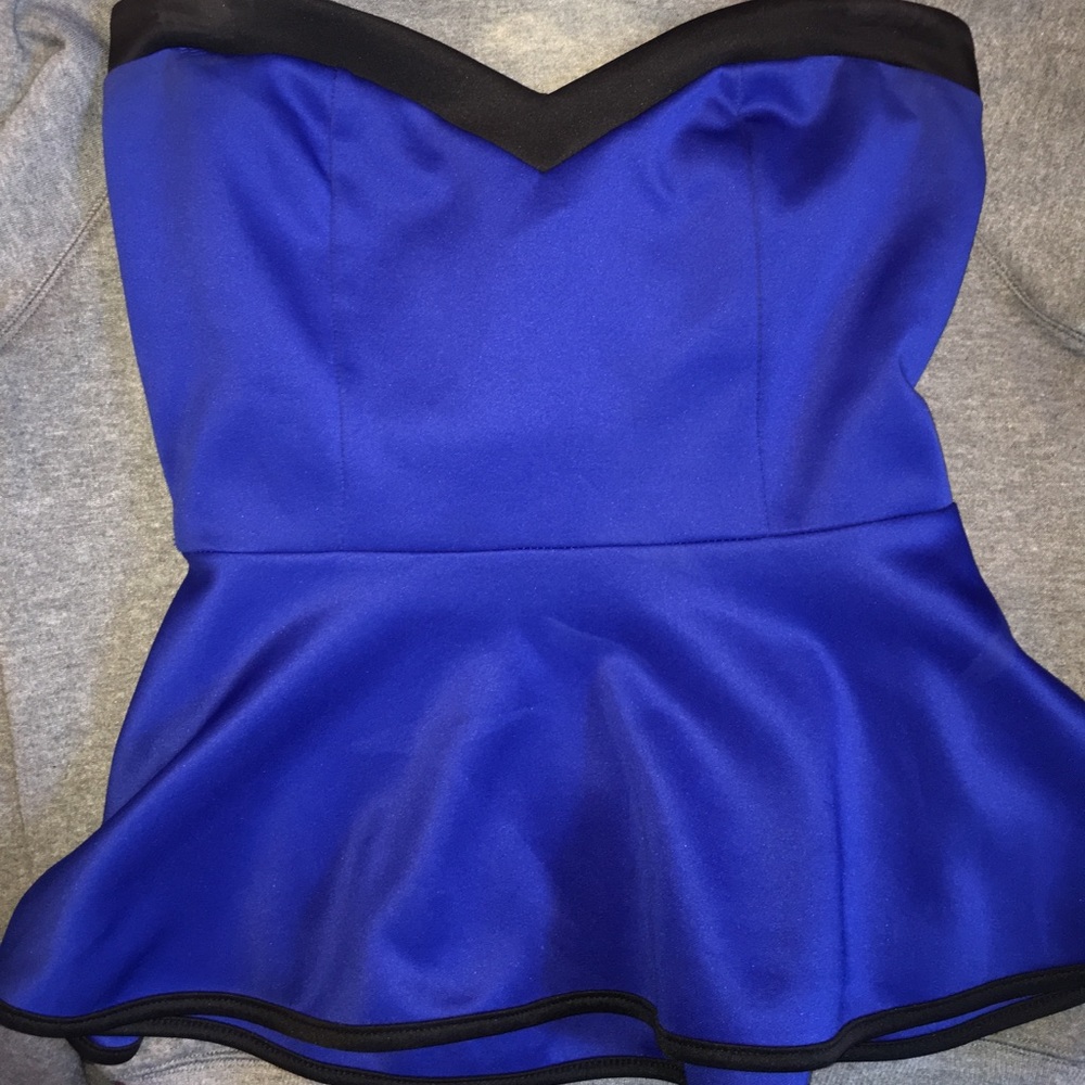 Black & Royal Blue Peplum Top - Size L 💙💙