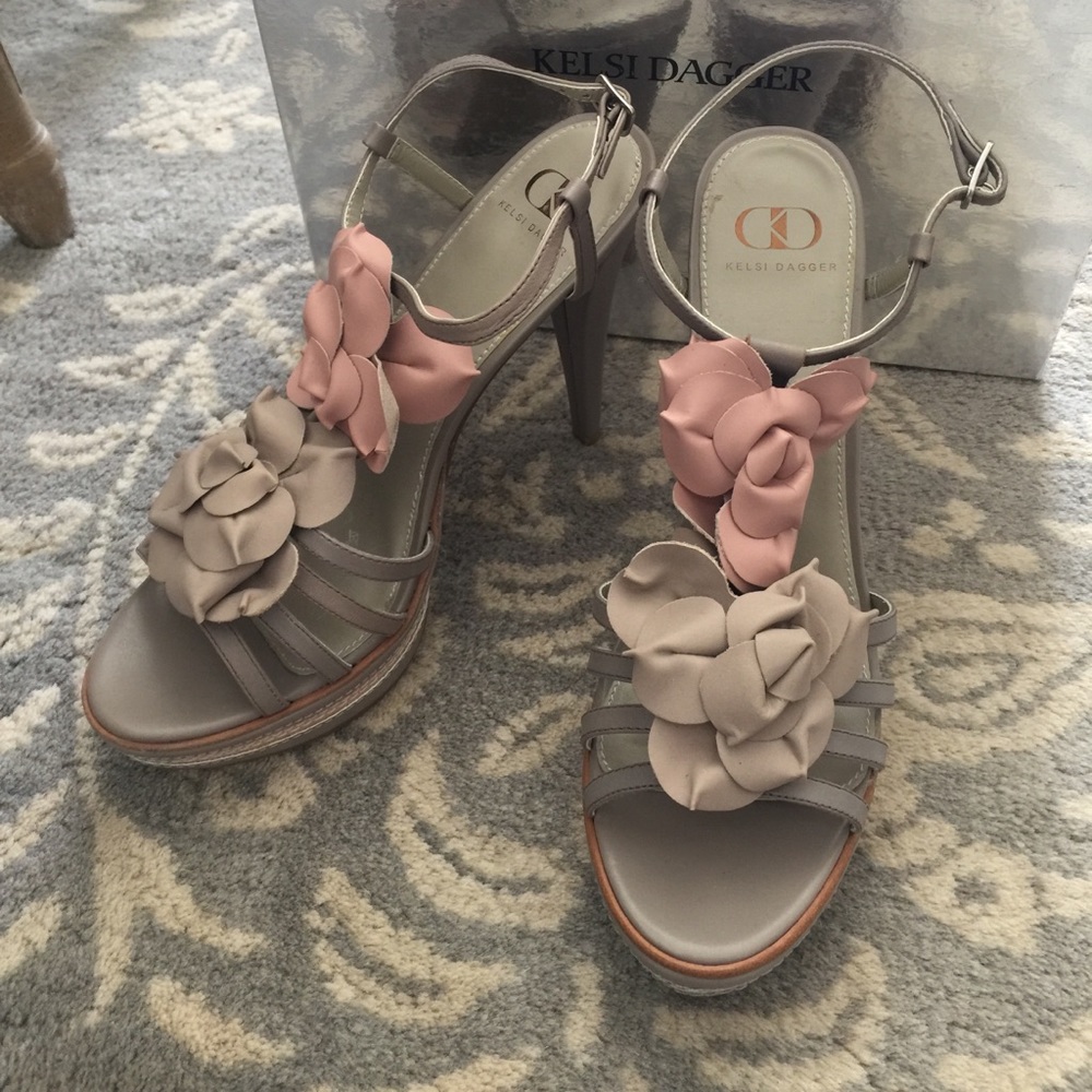 Beautiful heels!🌸