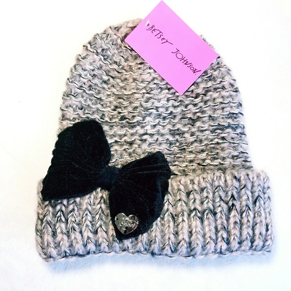 Betsey Johnson Accessories - Betsey Johnson Winter Hat