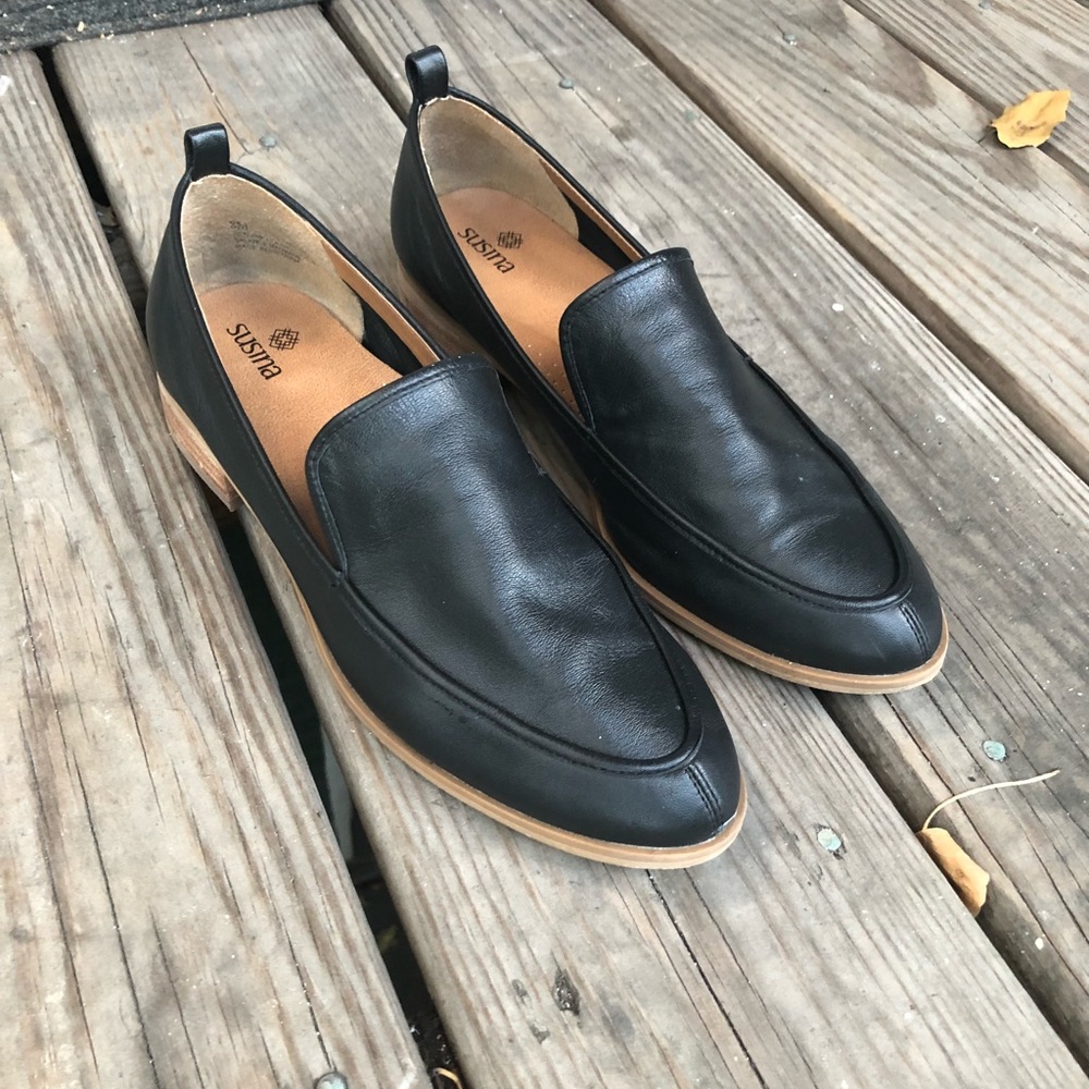 Susina | Kellen Almond Toe Flat | Black Leather
