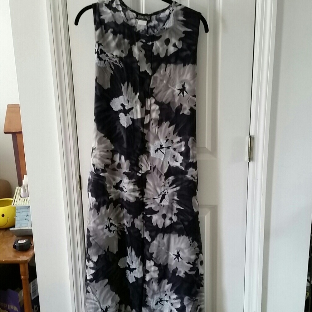 Womens black & grey floral Sleeveless dress