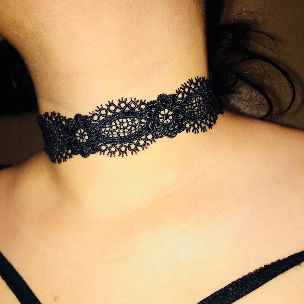 Floral Lace Choker 🎀