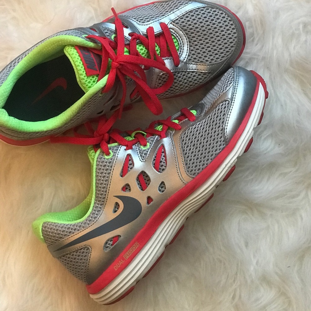 Nike dual fusion