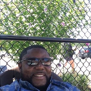 Meet your Posher, Emmanuel