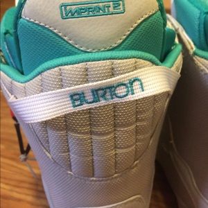 SNOWBOARD BOOTIQUE WOMEN BURTON SIZE 9 brand new
