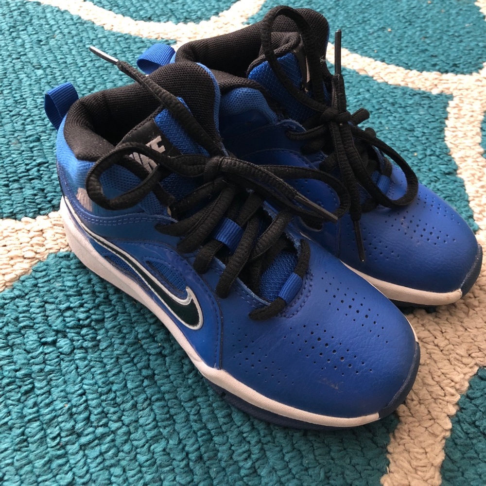Size 11c Nike boys shoes