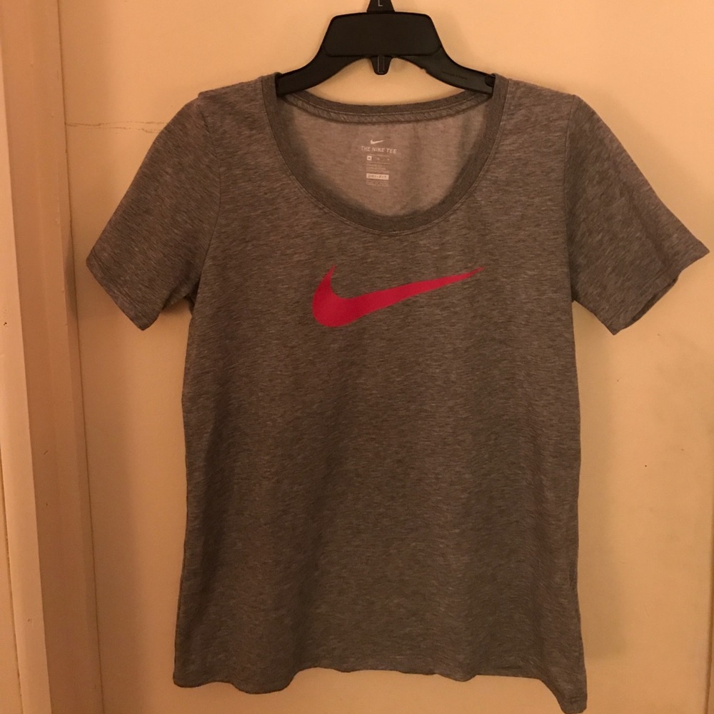 Women’s Dri-fit Nike t-shirt