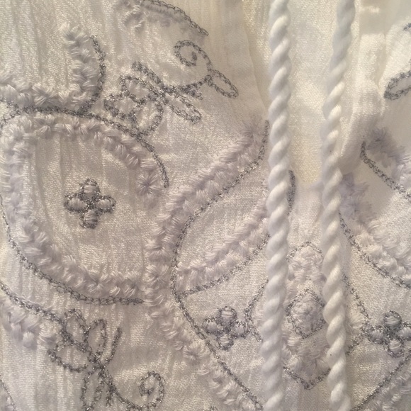 White Abercrombie BoHo blouse. Short sleeves. - Picture 3 of 5