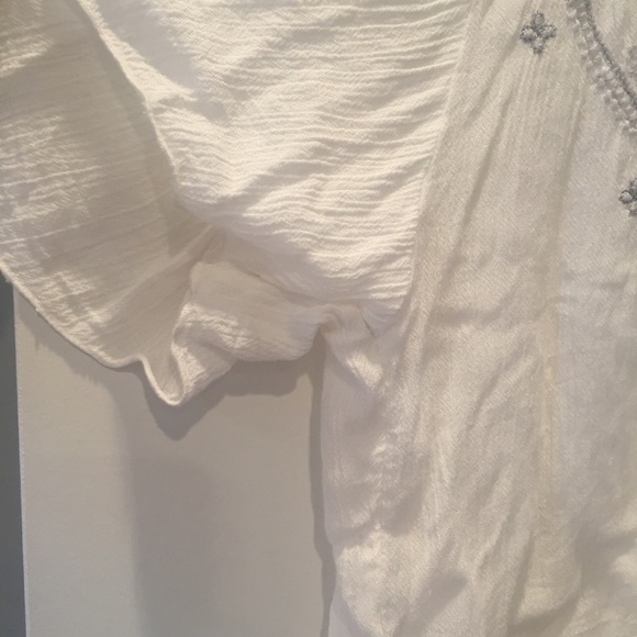 White Abercrombie BoHo blouse. Short sleeves. - Picture 4 of 5