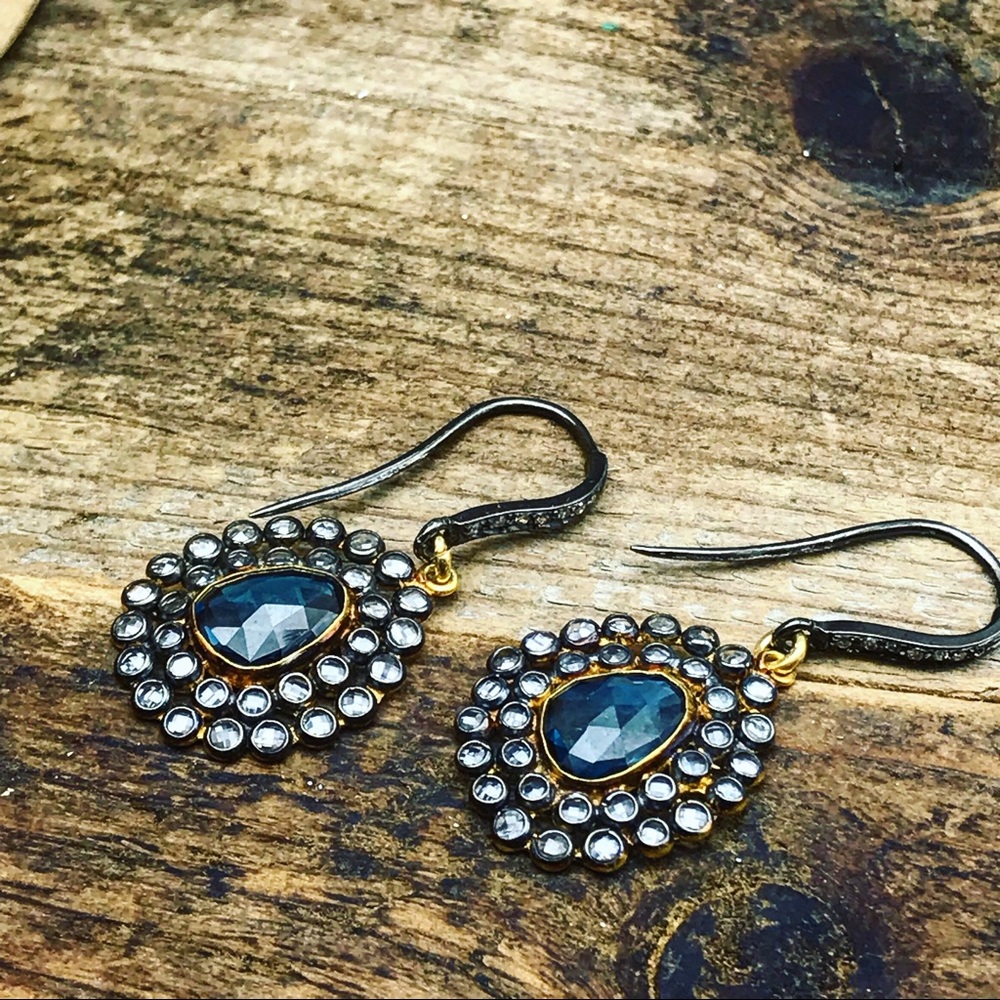 Sold Diamonds blue spinal white sapphires earrings - Picture 3 of 6