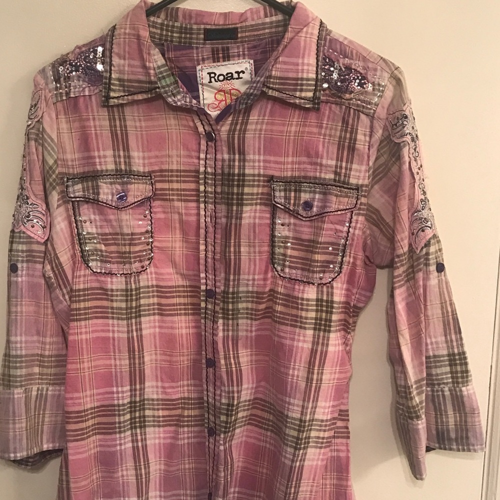 NWT Roar button up