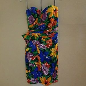 Gorgeous floral dress w rhinstone side bow