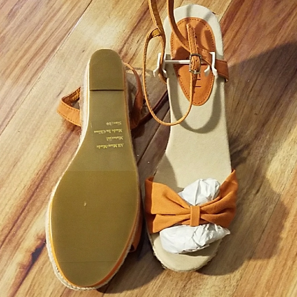 Sandals - Picture 3 of 3