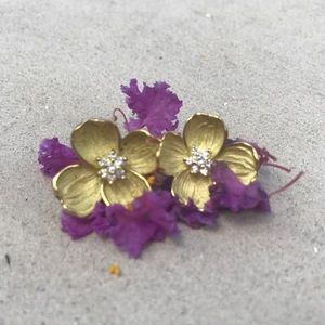 Tiffany&Co Gold & Diamond dogwood flower earrings
