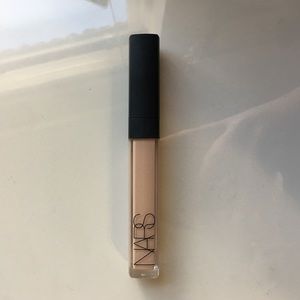NARS radiant creamy concealer in vanilla