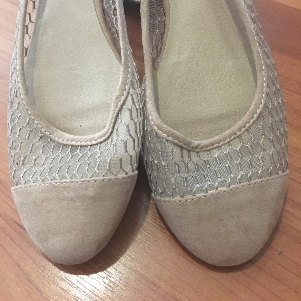 Flats - Picture 3 of 5