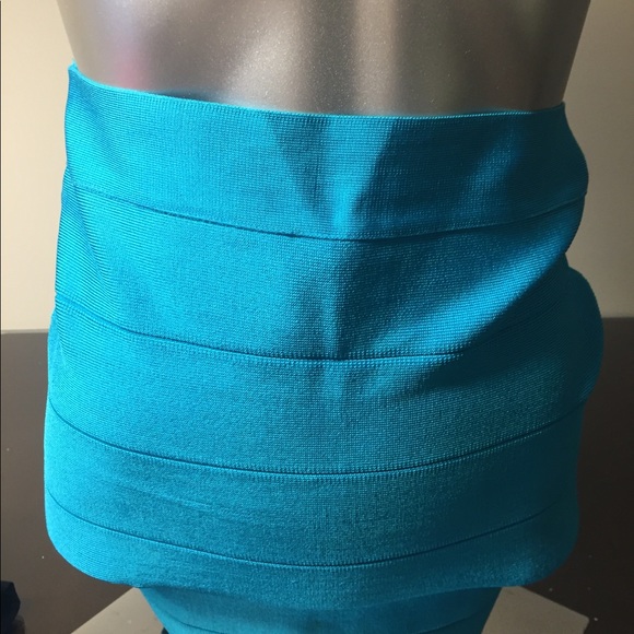 Small turquoise bebe bandage skirt. - Picture 4 of 8