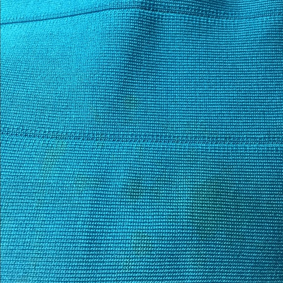 Small turquoise bebe bandage skirt. - Picture 7 of 8