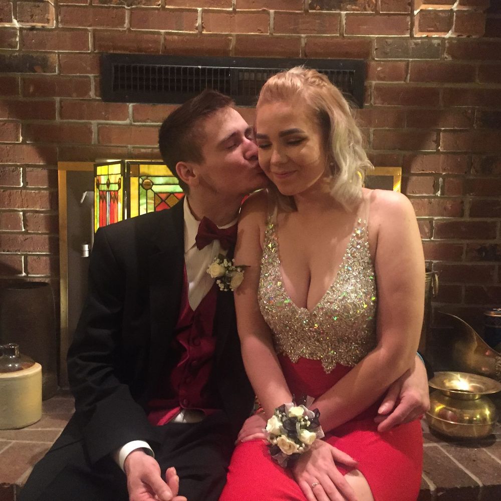 Meet your Posher, Hallie