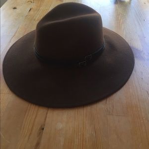 Goorin Bros. Mama Jones hat in brown. Never worn.