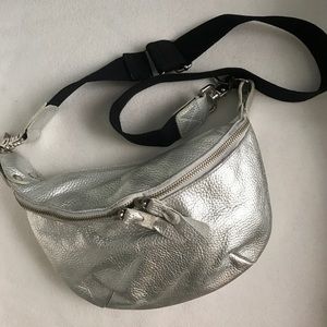 Kai-aakmann Metallic Silver Leather Crossbody Bag