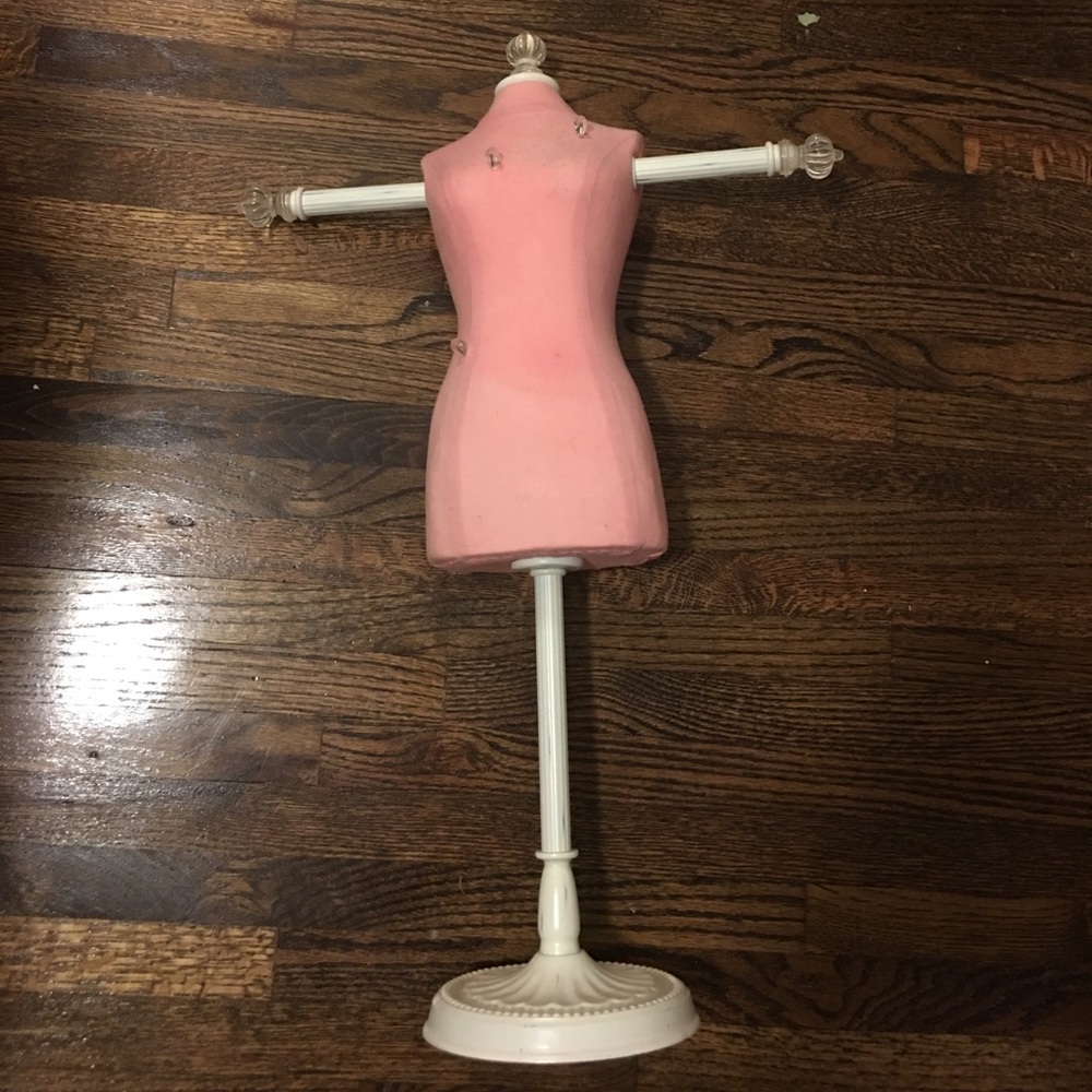 PB Teen pink jewelry stand
