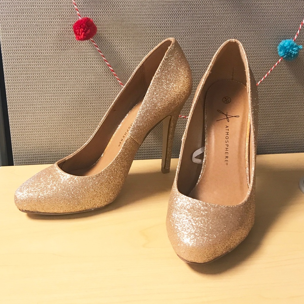 NEW Gold Glitter Atmosphere Heels Size 37 (US 7)