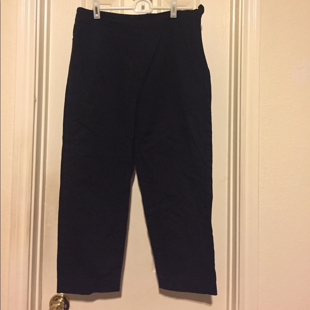 Black Capri pants