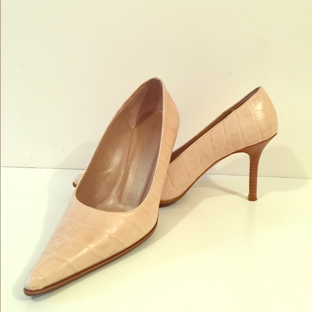 Kenneth Cole Crocodile Embossed Pump